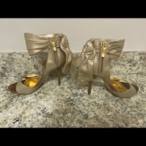 Guess by Marciano bow heels